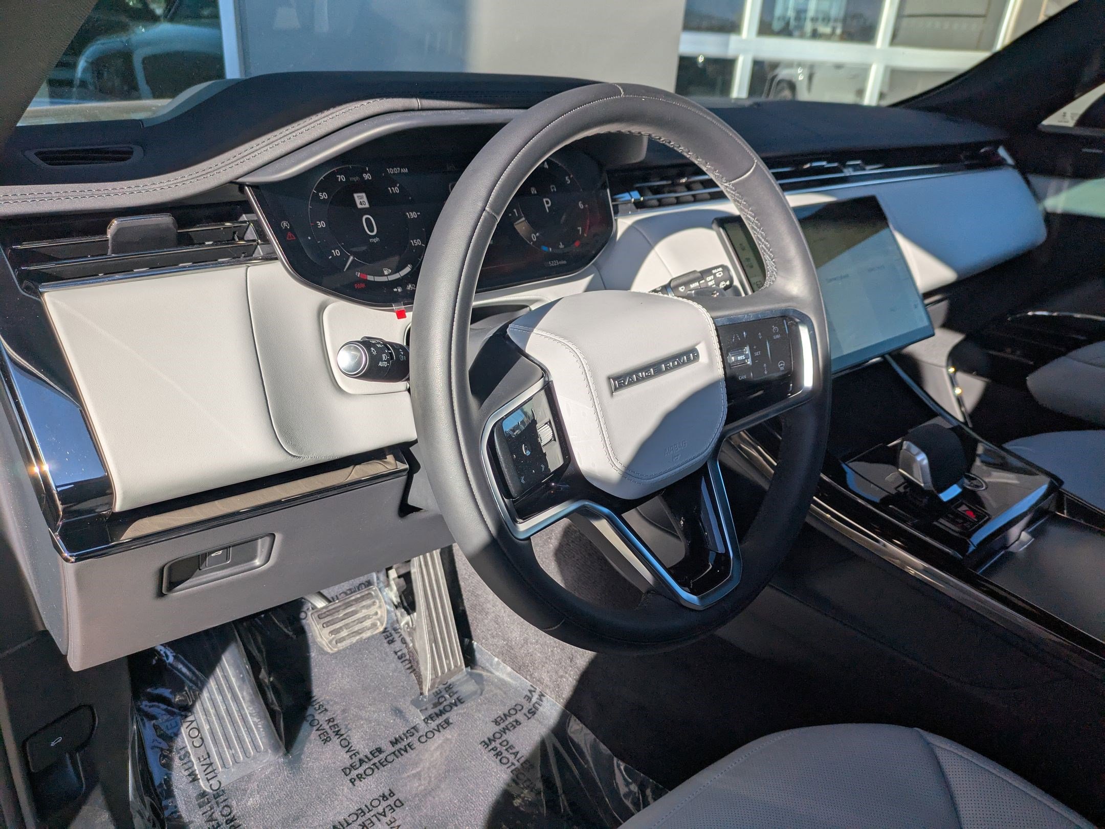 Used 2025 Land Rover Range Rover Sport SE image 14