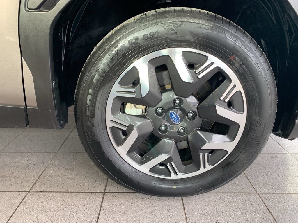 Certified 2025 Subaru Forester Premium AWD/4WD image 26
