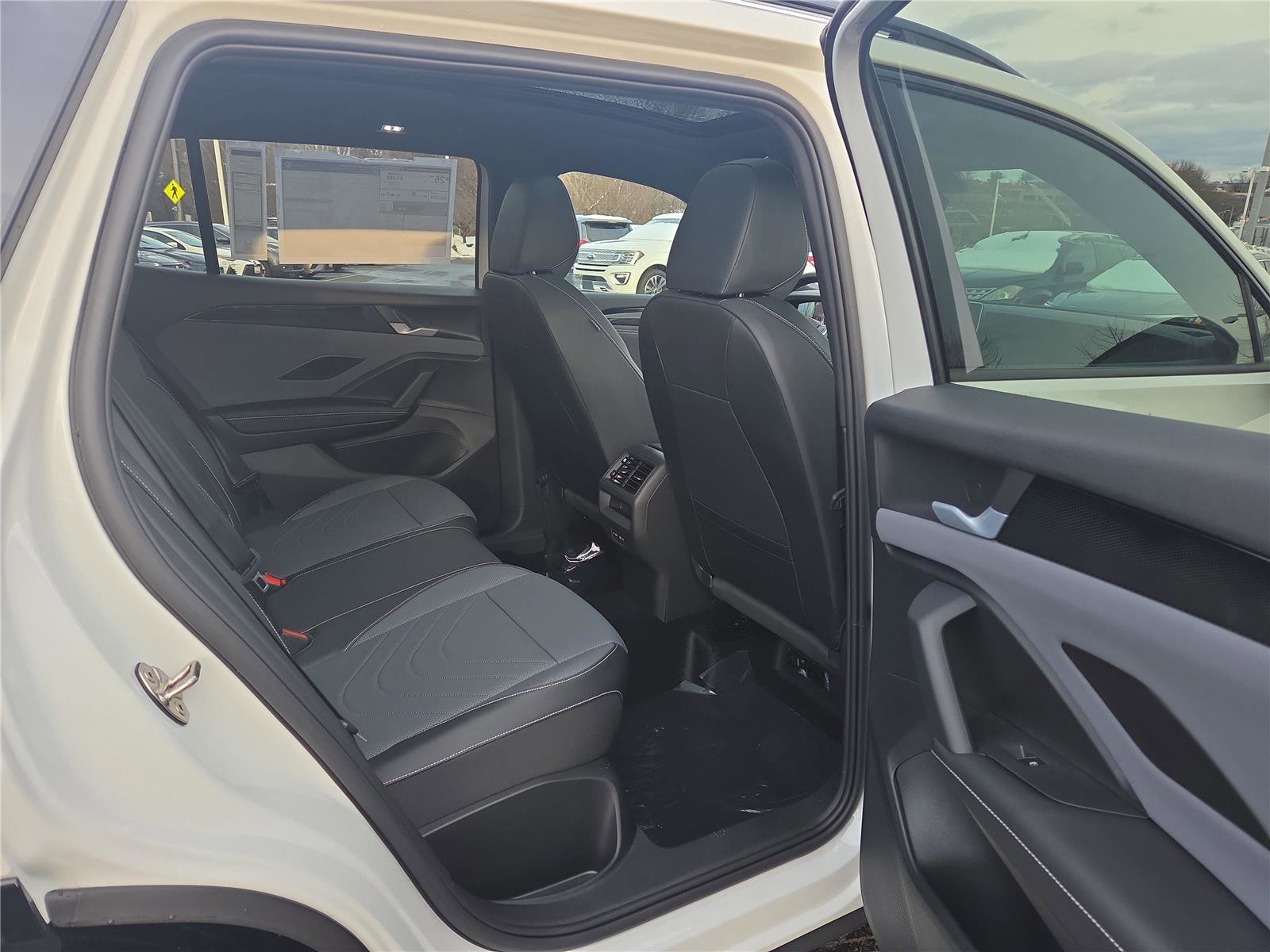 New 2026 Volkswagen Tiguan SE R-Line image 31