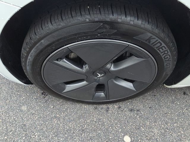 Used 2023 Tesla Model 3 Standard Range image 24