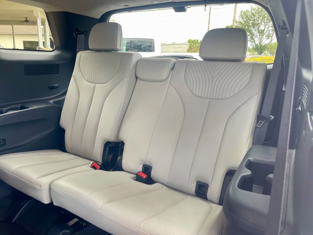 Used 2025 Hyundai Palisade Calligraphy FWD image 13
