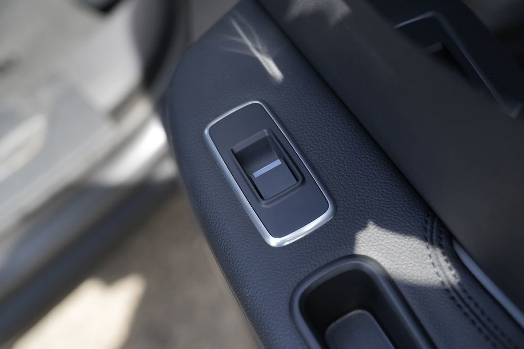 Used 2019 Jaguar F-PACE Premium image 40