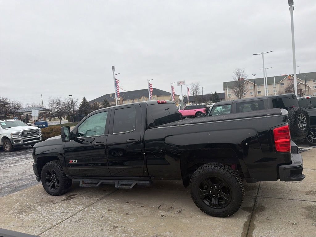 Used 2018 Chevrolet Silverado 1500 LT w/ Midnight Edition image 4