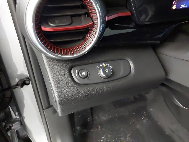 New 2026 Chevrolet Trax RS w/ Sunroof Package image 24