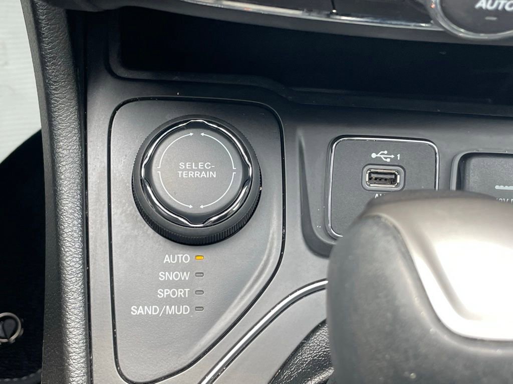 Used 2021 Jeep Cherokee Latitude Lux 80th Anniv w/ Quick Order Package 26U 80TH AWD/4WD image 32