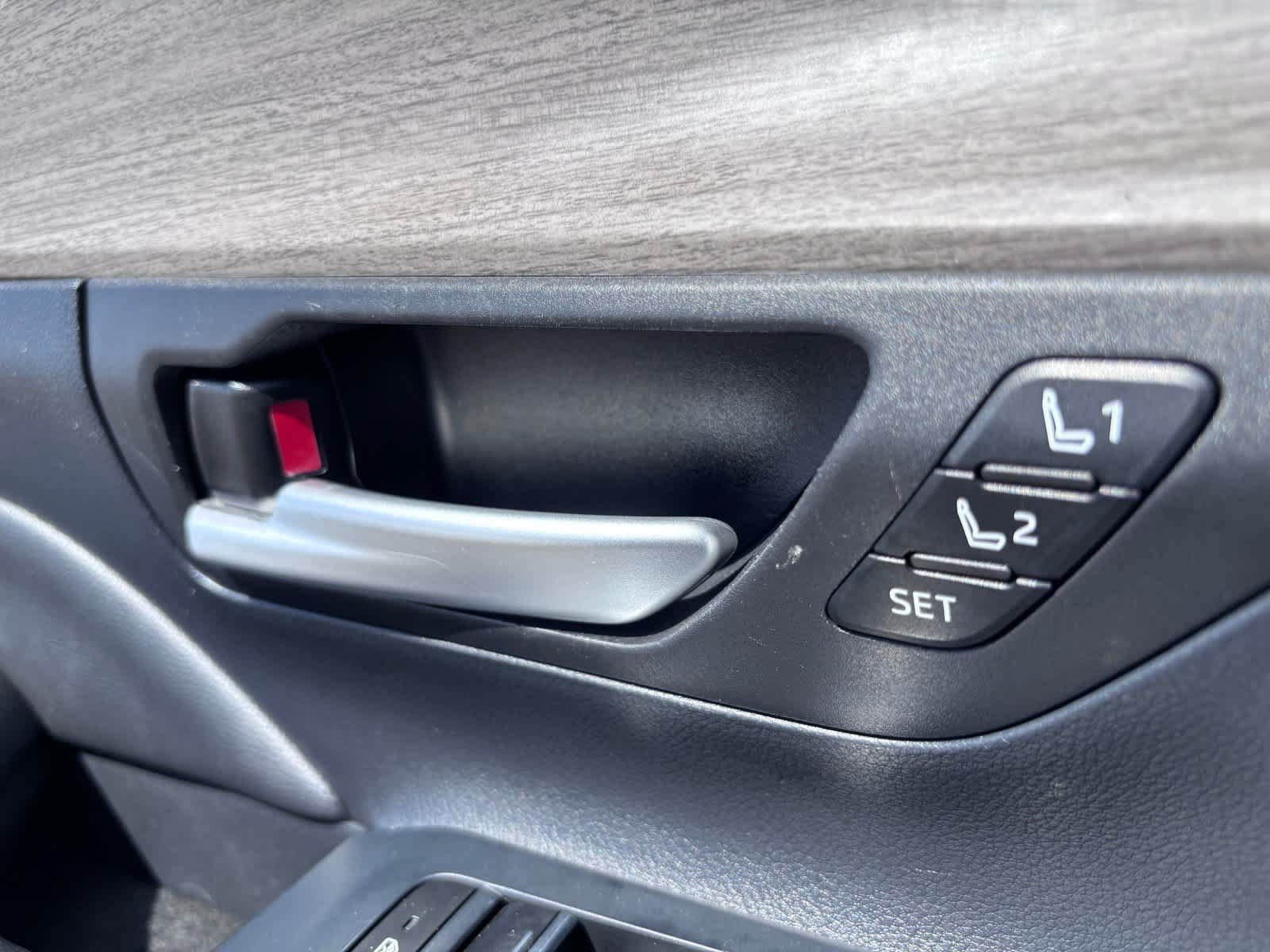 Used 2024 Toyota Grand Highlander AWD image 17