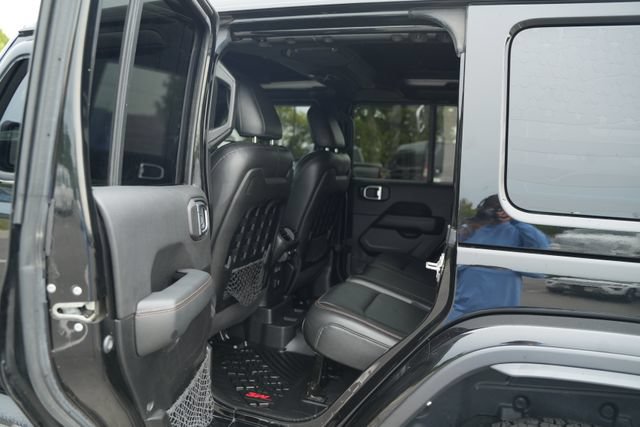 Used 2022 Jeep Wrangler Unlimited Rubicon w/ Xtreme Recon 35" Tire Package AWD/4WD image 16