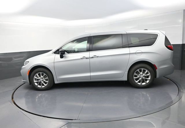 New 2026 Chrysler Pacifica Select image 6