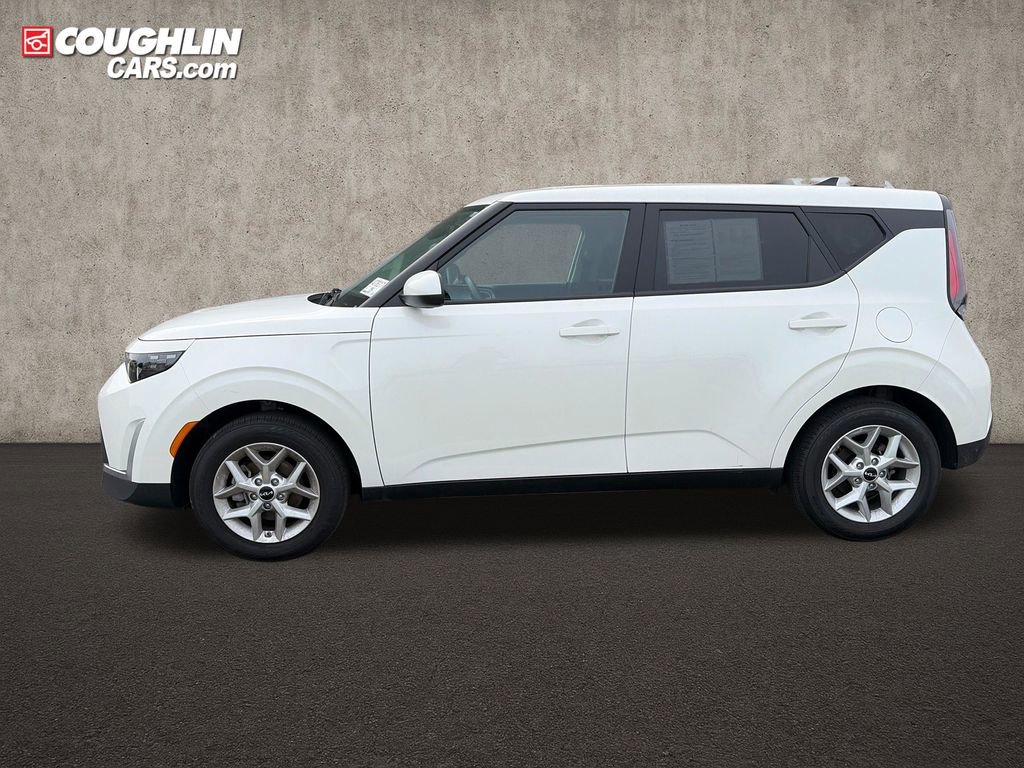 Used 2025 Kia Soul LX FWD image 4
