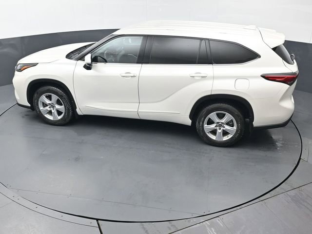 Used 2021 Toyota Highlander LE AWD/4WD image 38
