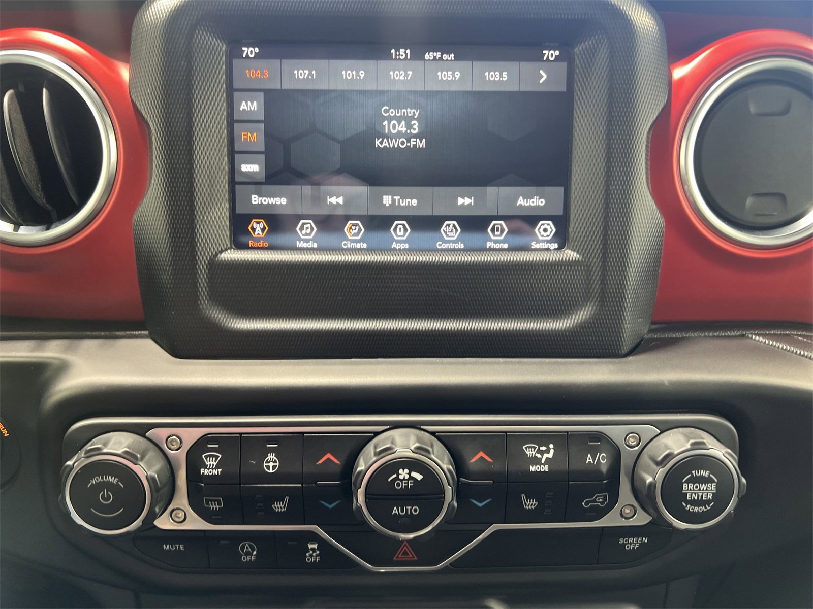 Used 2021 Jeep Wrangler Unlimited Rubicon w/ Cold Weather Group image 16