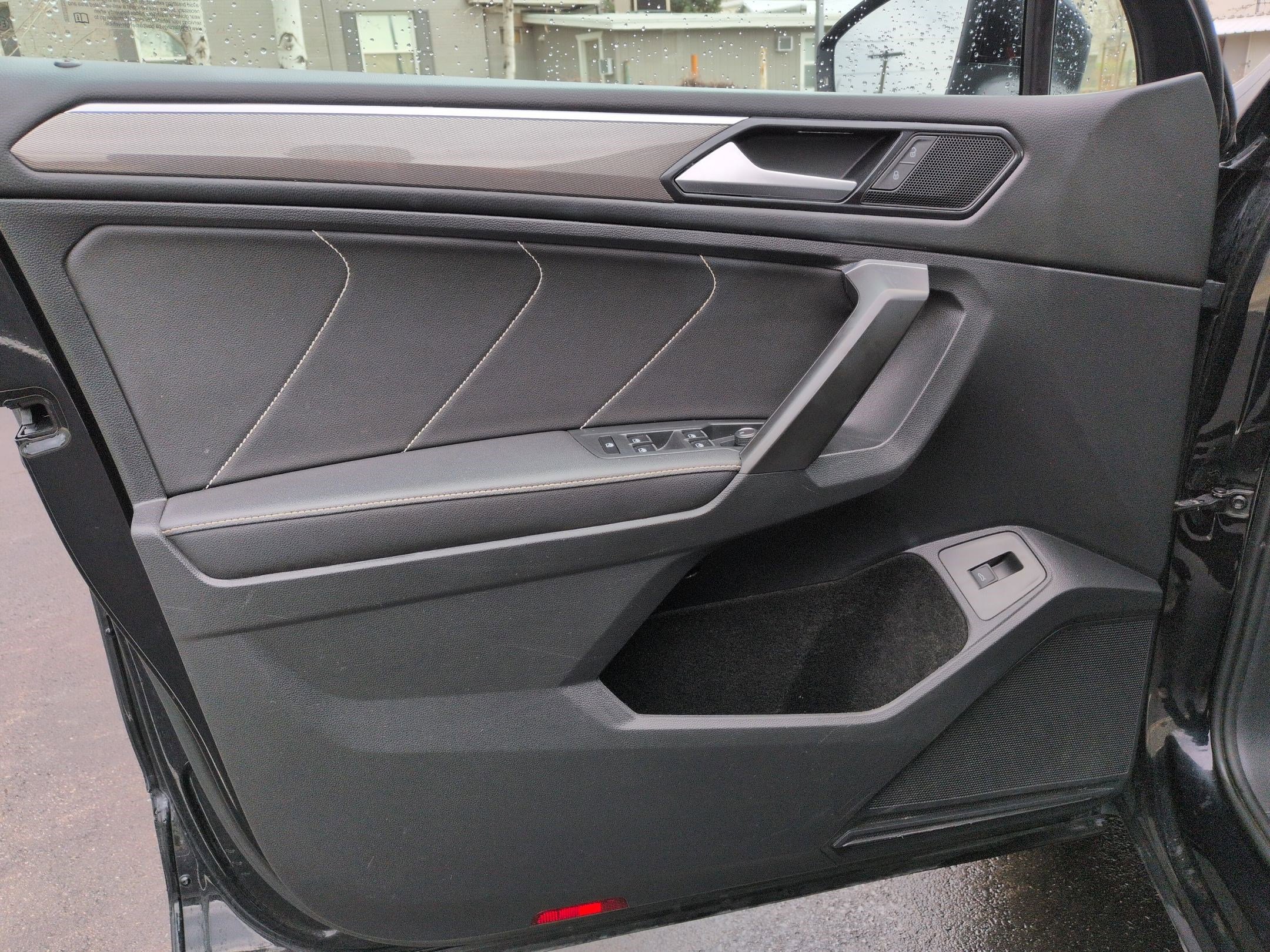 Certified 2022 Volkswagen Tiguan SE R-Line image 15