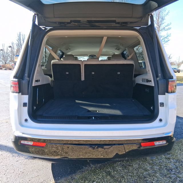 Used 2024 Jeep Wagoneer L Series III w/ Flexible Seating Group image 5