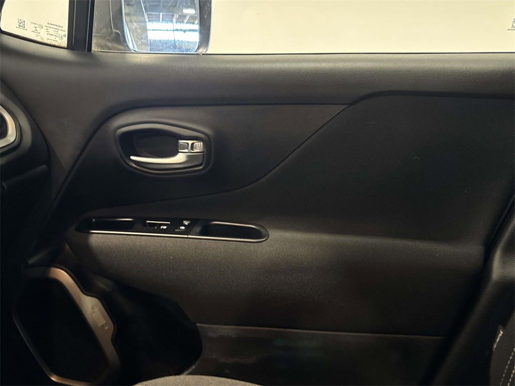 Used 2021 Jeep Renegade Latitude image 31