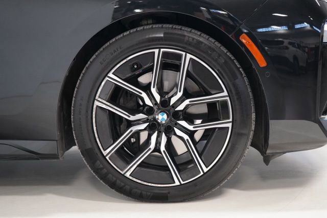 Used 2025 BMW 740i xDrive image 11