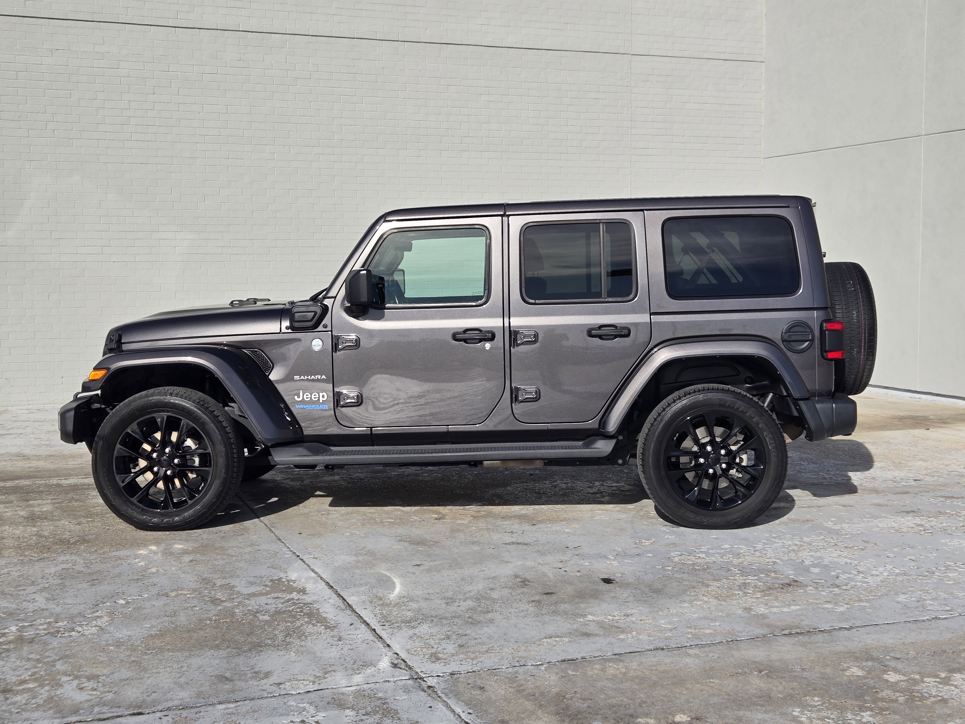Used 2021 Jeep Wrangler Unlimited Sahara w/ Cold Weather Group image 5