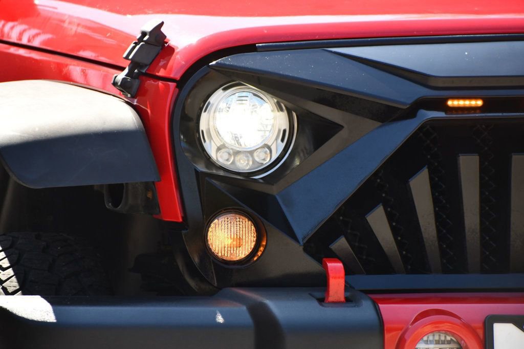 Used 2018 Jeep Wrangler Unlimited Sahara w/ Connectivity Group image 6