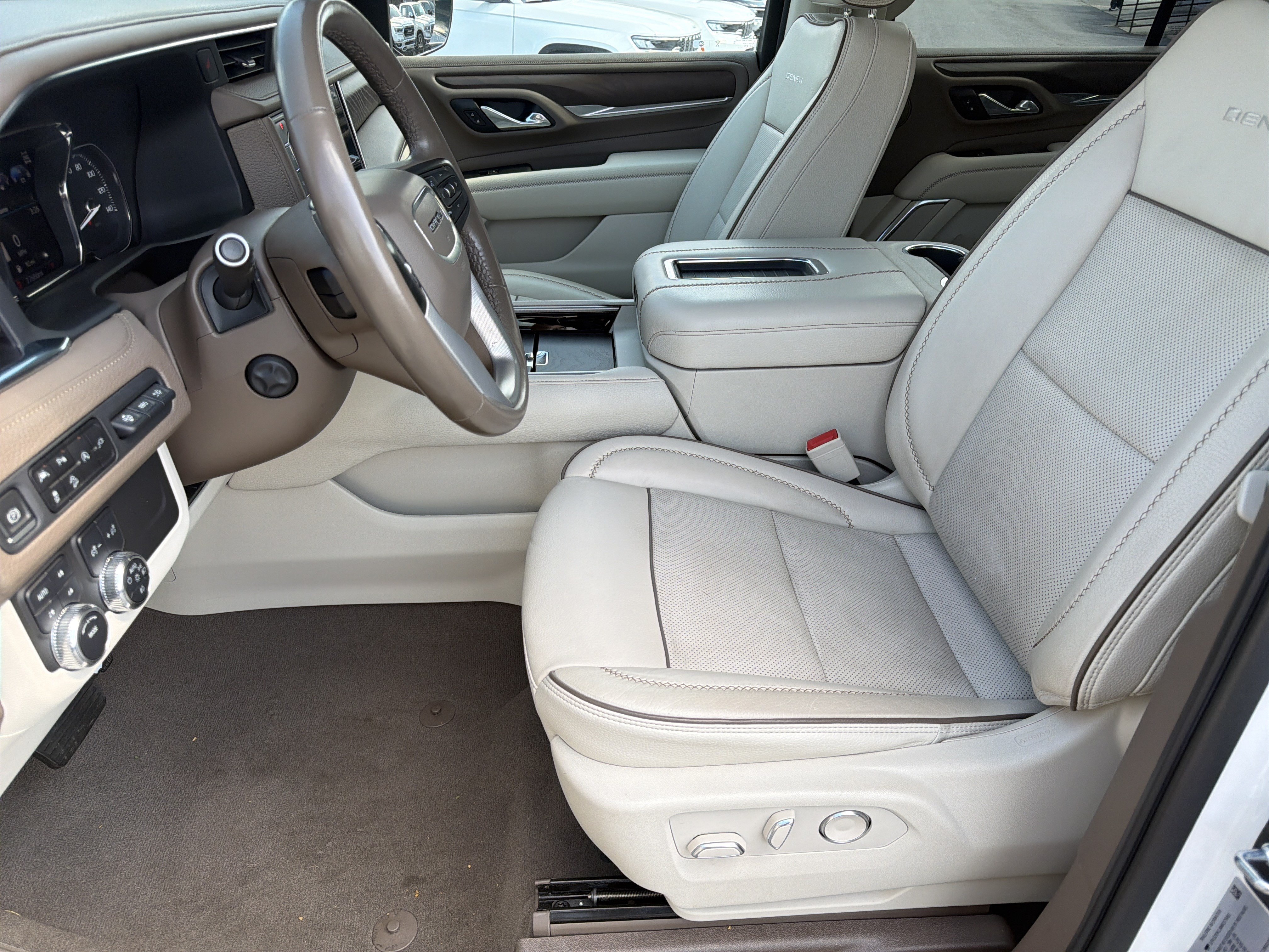 Used 2021 GMC Yukon Denali AWD/4WD image 11