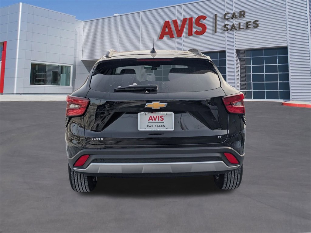 Used 2025 Chevrolet Trax LT w/ LT Convenience Package image 5