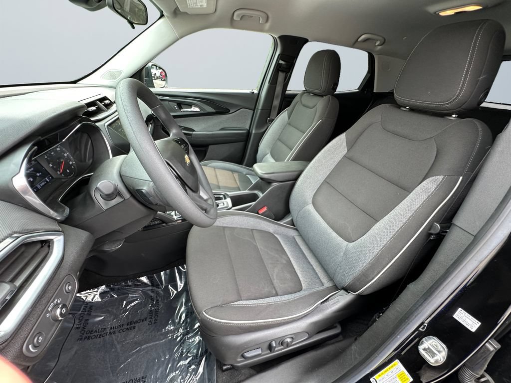 Used 2023 Chevrolet TrailBlazer LT AWD/4WD image 9