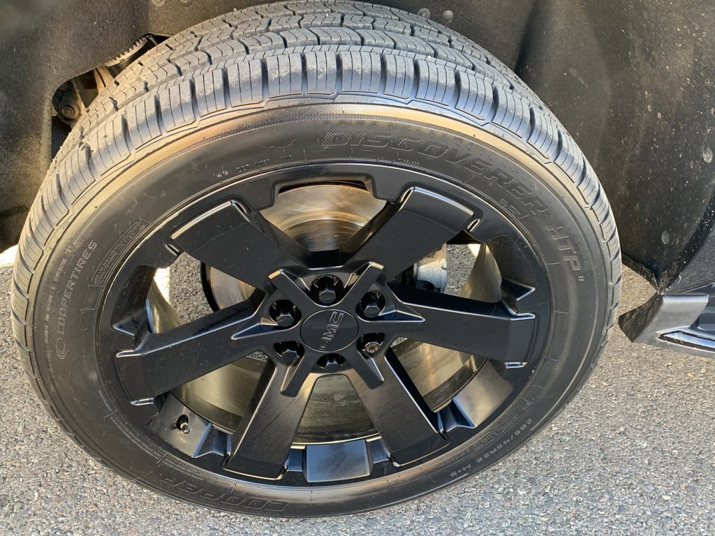 Used 2019 GMC Yukon XL SLT w/ Graphite Performance Edition image 10