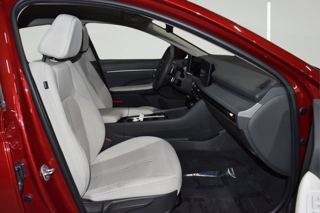 Used 2025 Hyundai Sonata SEL FWD image 13