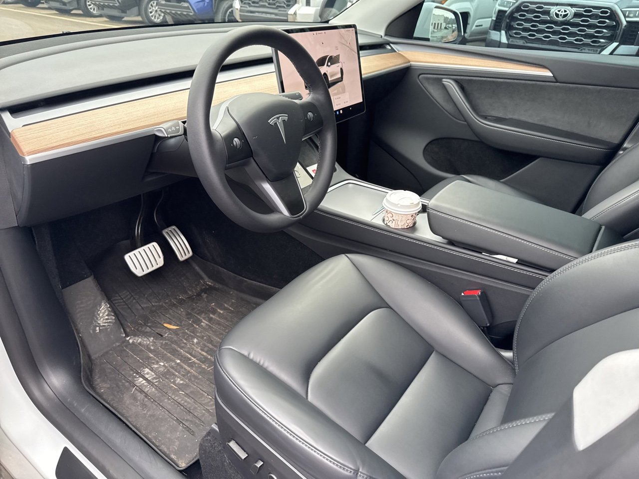 Used 2025 Tesla Model Y Performance image 8