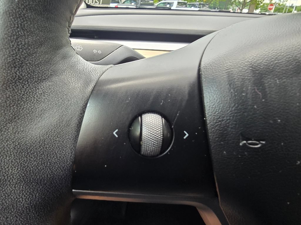 Used 2021 Tesla Model Y Long Range AWD/4WD image 19