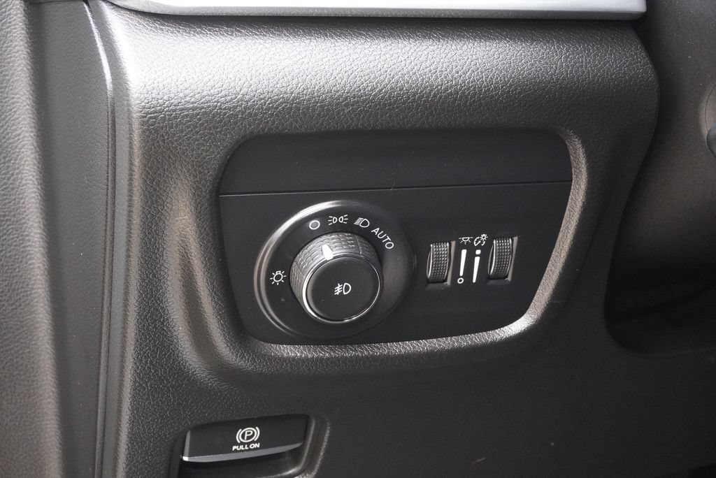 Used 2023 Jeep Grand Cherokee Overland RWD image 24