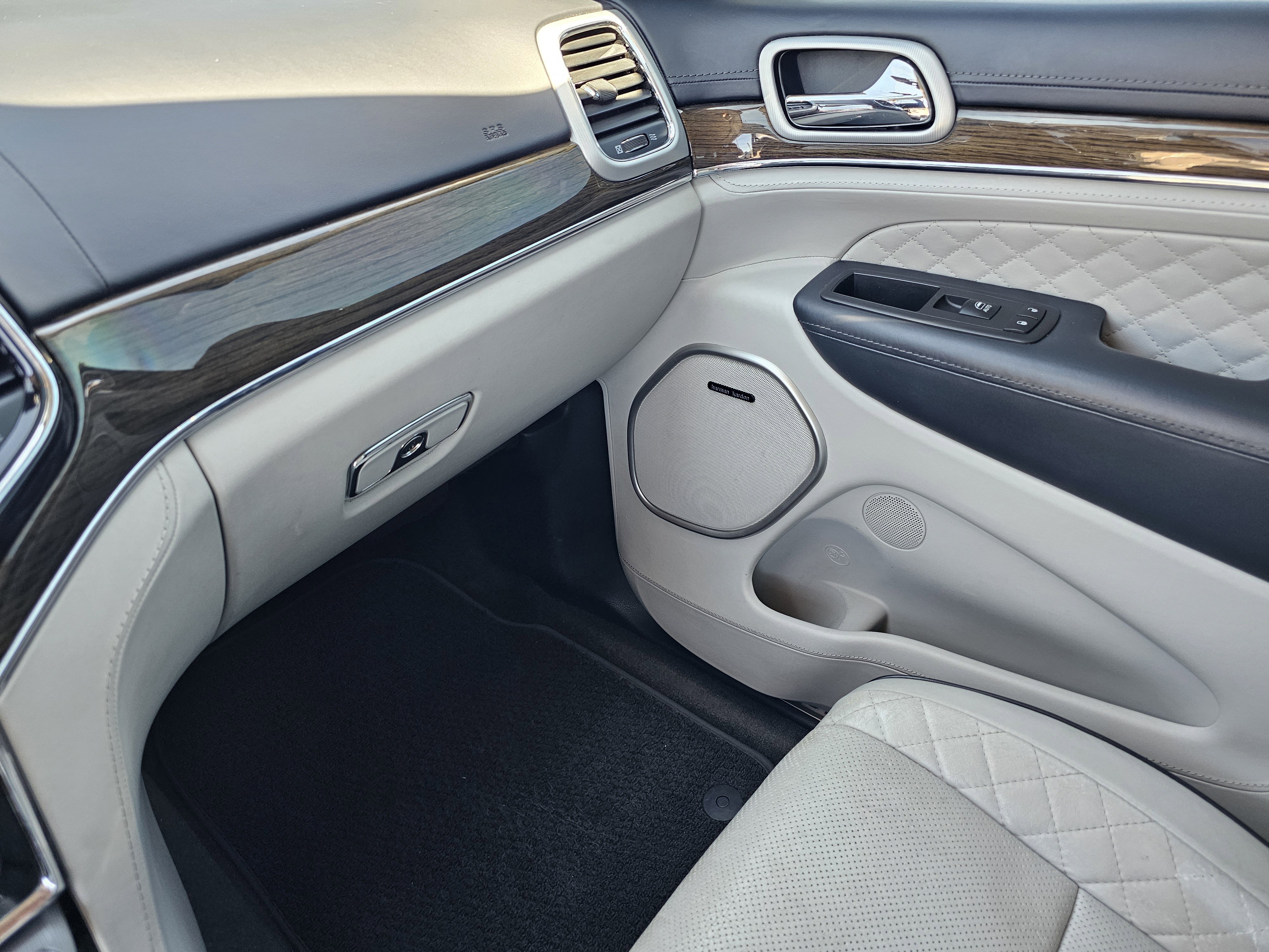 Used 2019 Jeep Grand Cherokee Summit AWD/4WD image 28