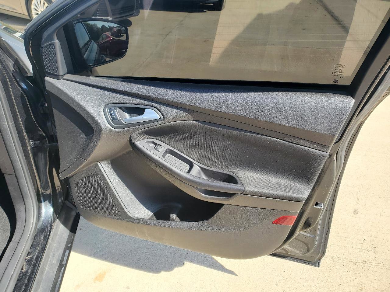 Used 2015 Ford Focus SE image 6