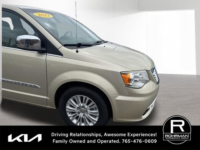 Used 2012 Chrysler Town & Country Limited w/ Luxury Group image 3