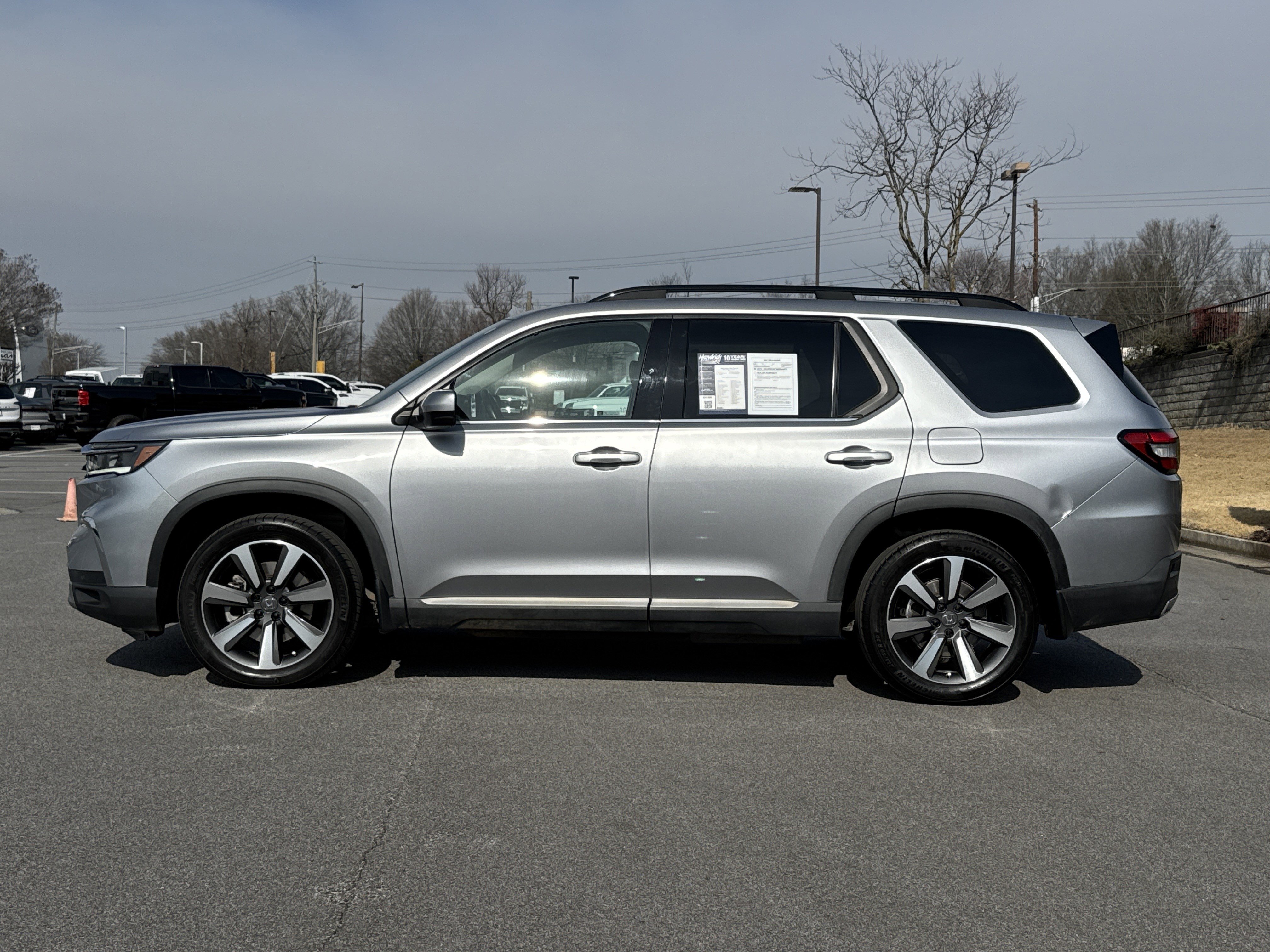 Used 2024 Honda Pilot Touring image 7