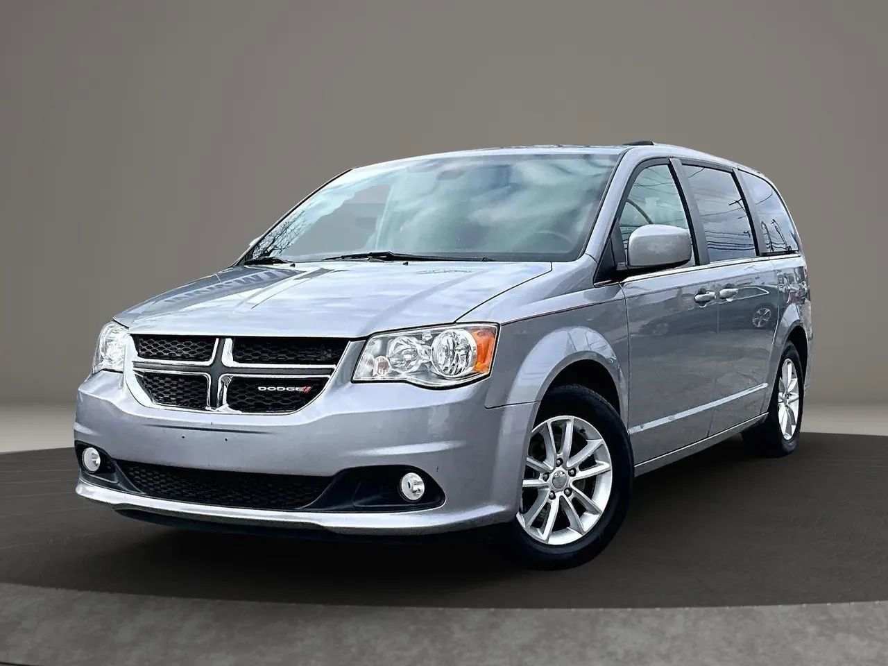 Used 2020 Dodge Grand Caravan SXT image 11
