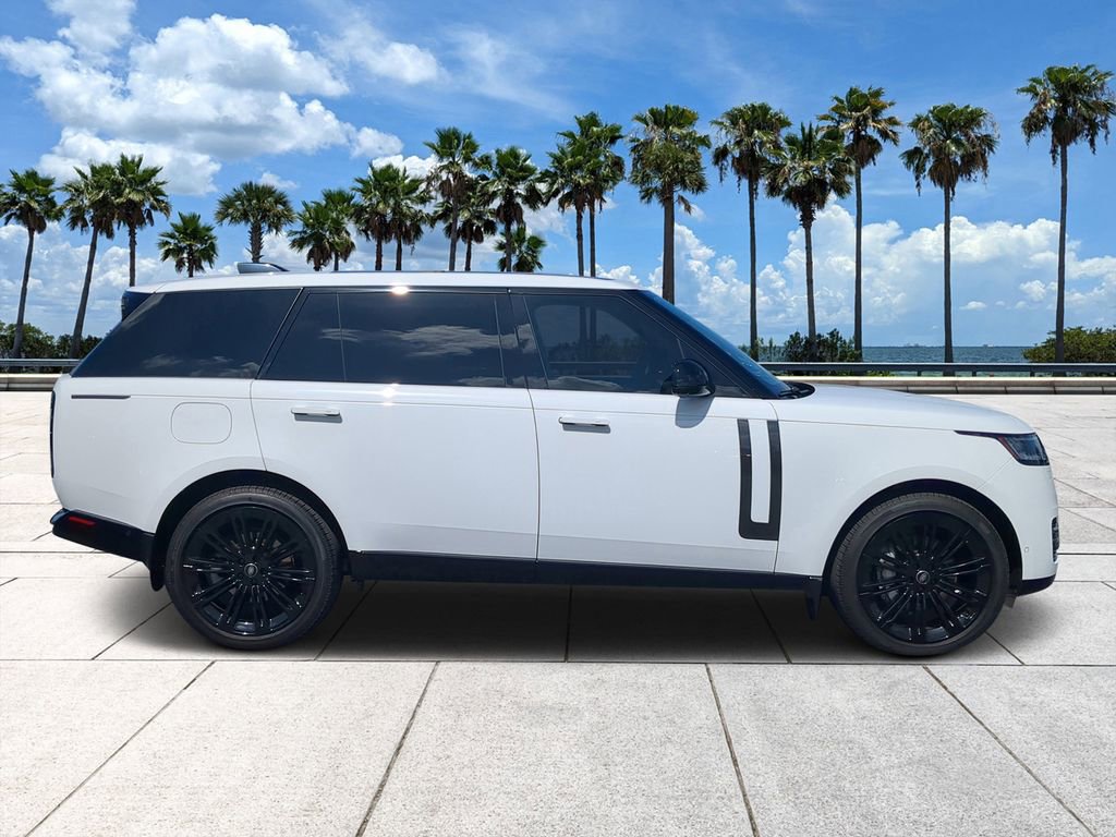 Used 2025 Land Rover Range Rover Long Wheelbase SE AWD/4WD image 3