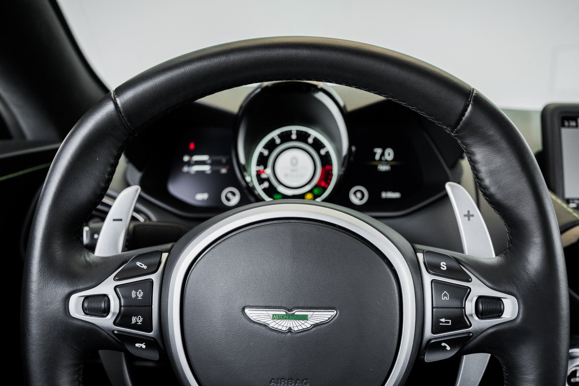 Used 2020 Aston Martin V8 Vantage Coupe RWD image 11