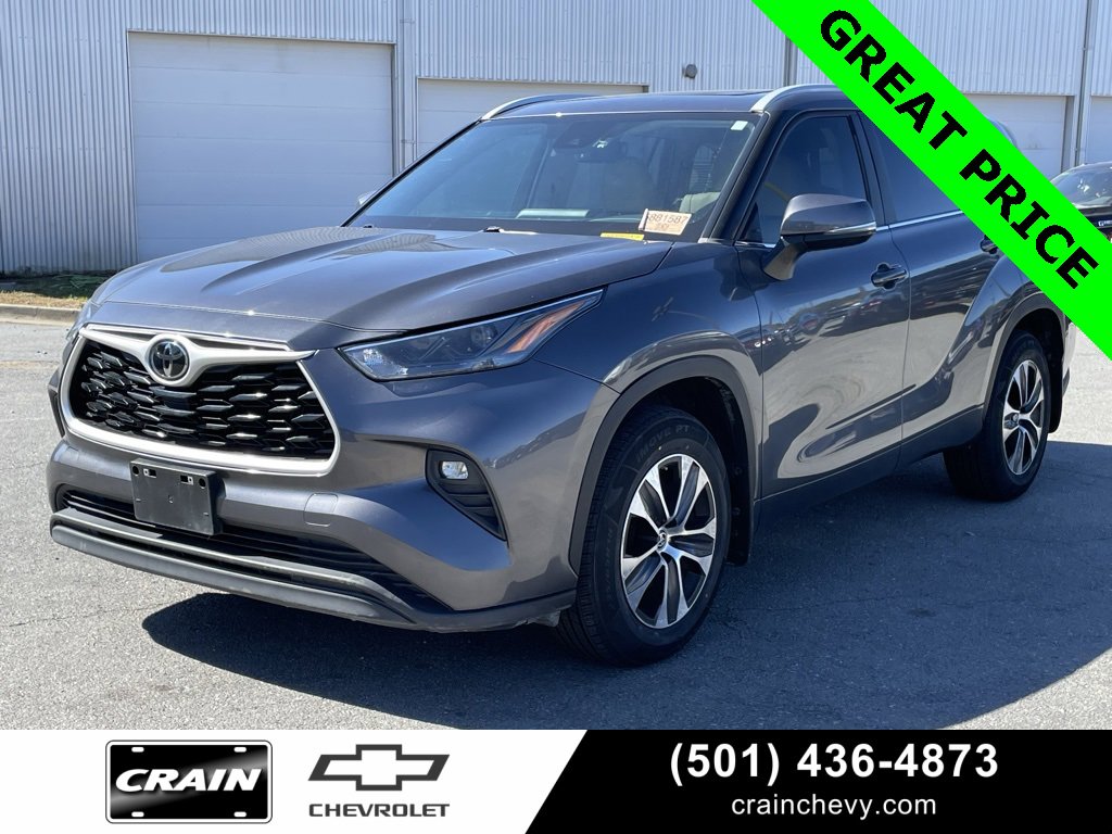 Used 2023 Toyota Highlander XLE image 3