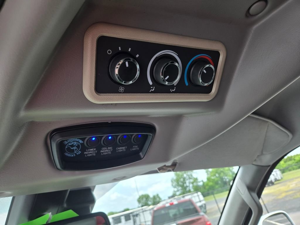 Used 2019 GMC Savana 2500 Extended w/ Enhanced Convenience Package image 21