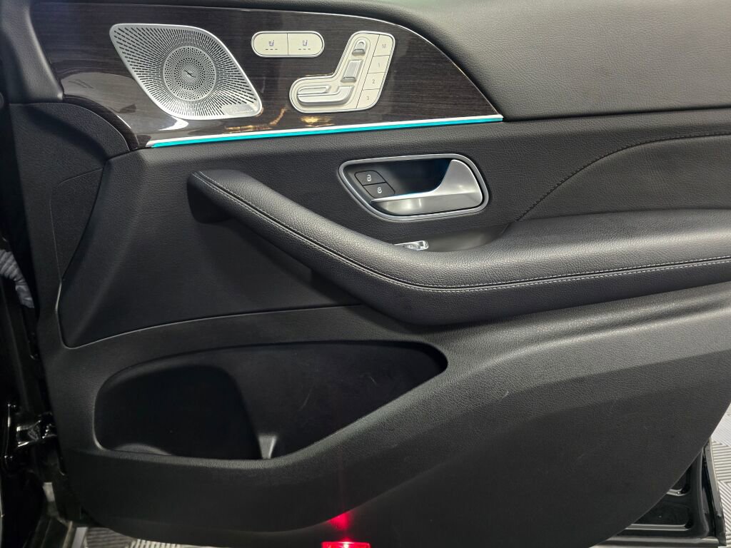 Used 2020 Mercedes-Benz GLS 450 4MATIC image 28