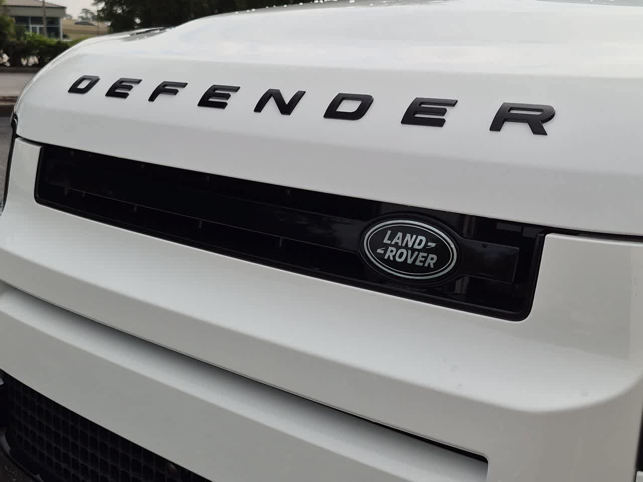 New 2026 Land Rover Defender 110 X-Dynamic SE AWD/4WD image 13