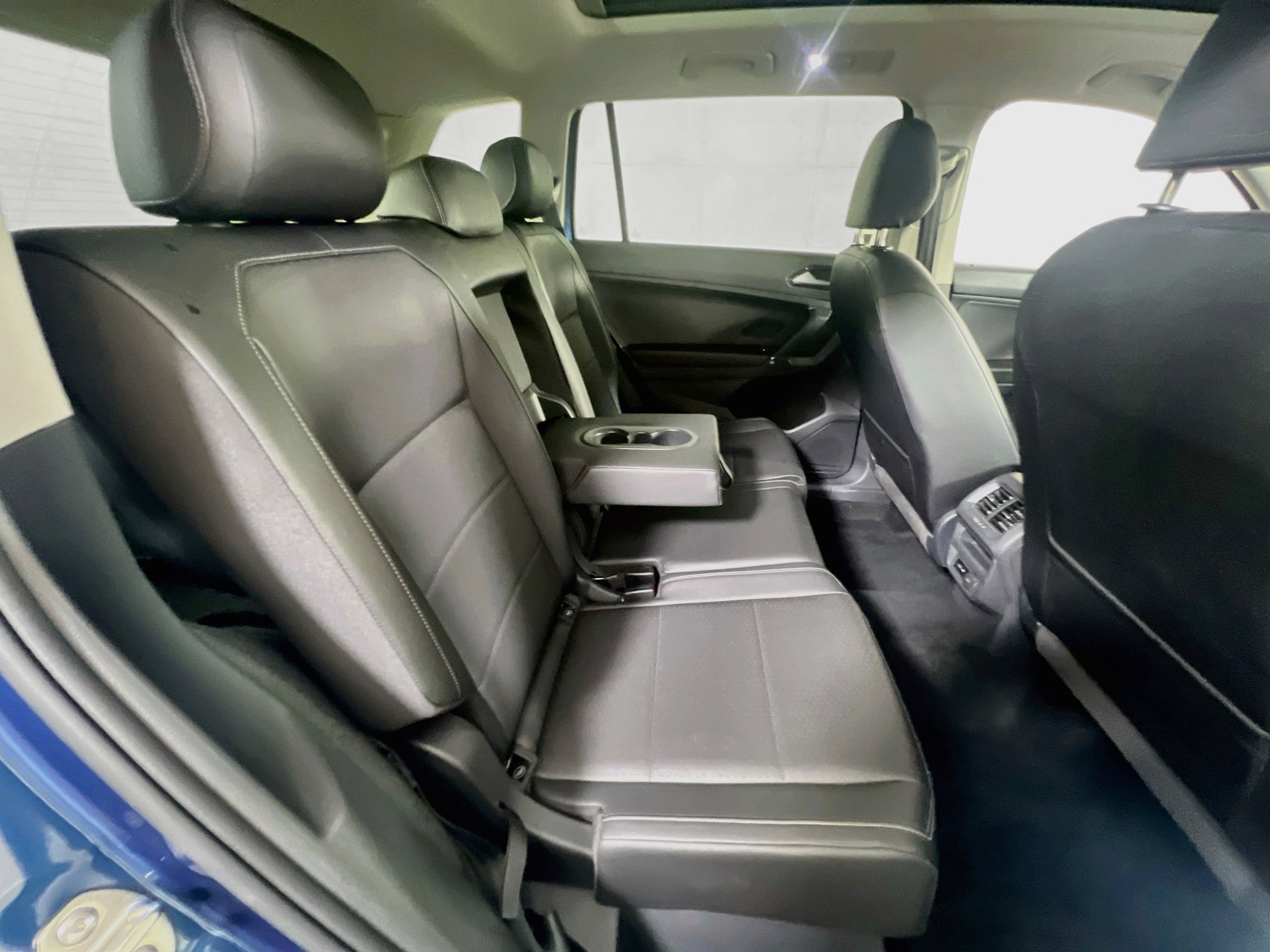 Used 2018 Volkswagen Tiguan SEL AWD/4WD image 27