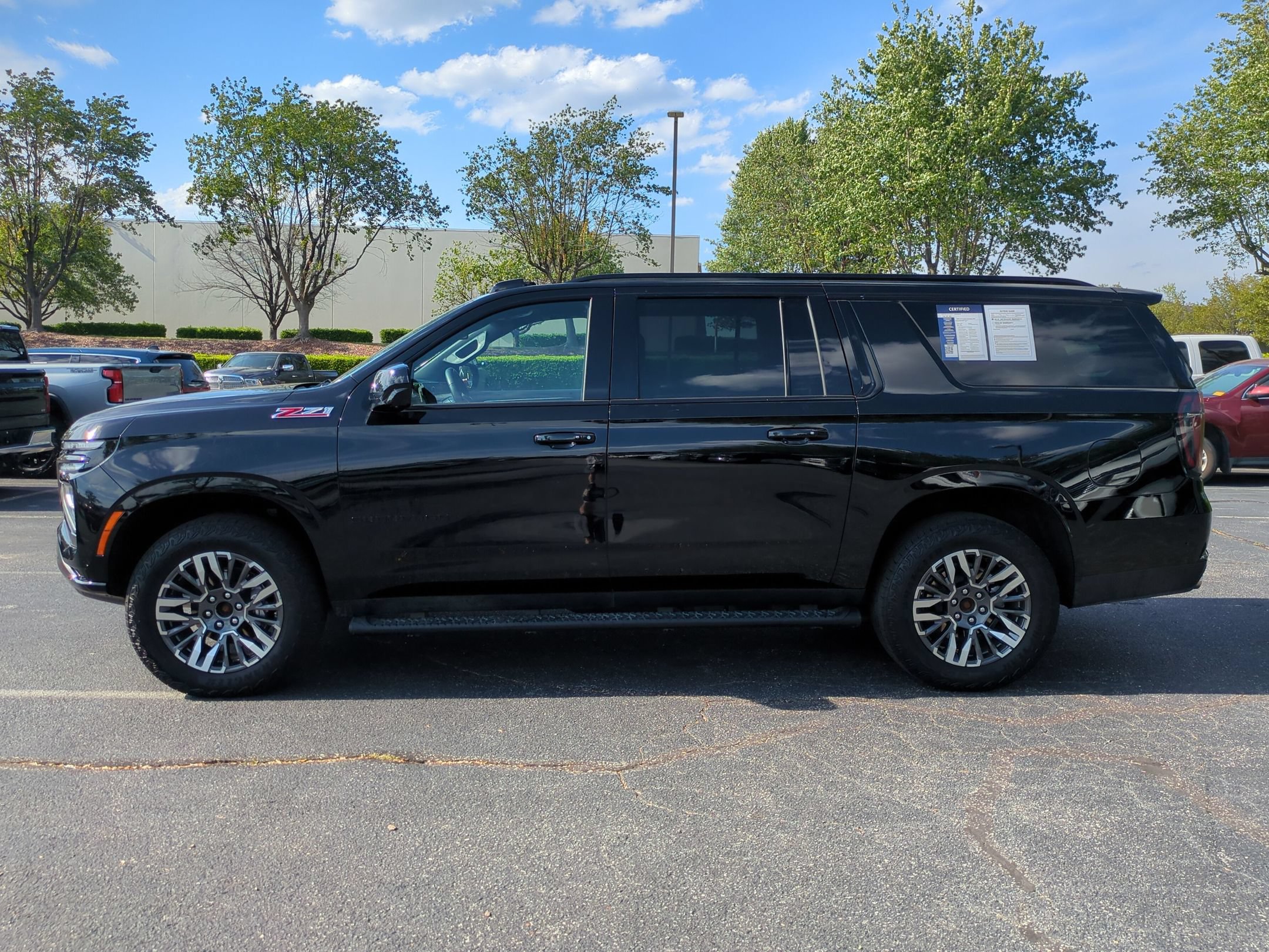 Used 2025 Chevrolet Suburban Z71 AWD/4WD image 7
