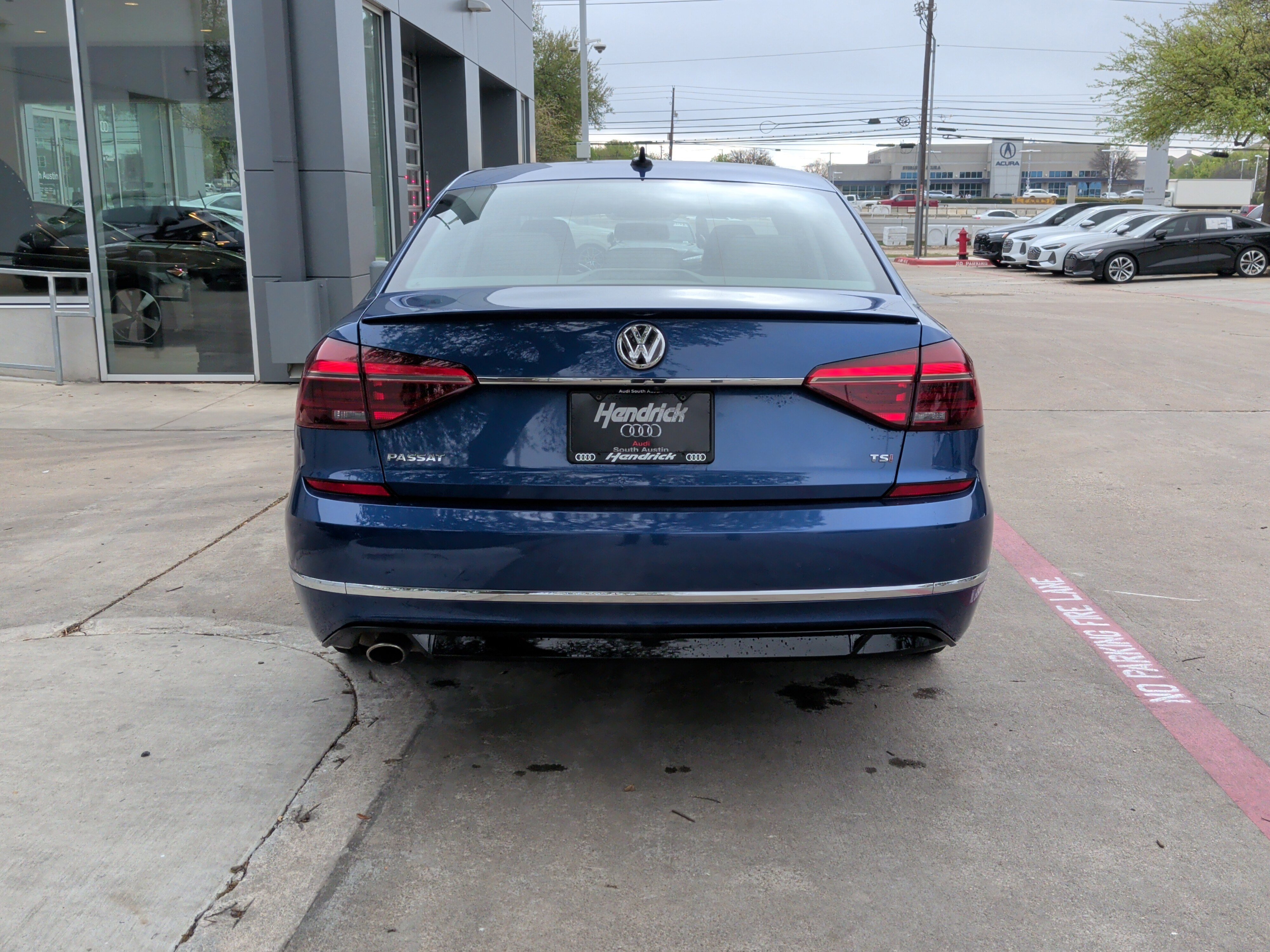 Used 2017 Volkswagen Passat 1.8T R-Line w/ R-Line Lighting Package image 9