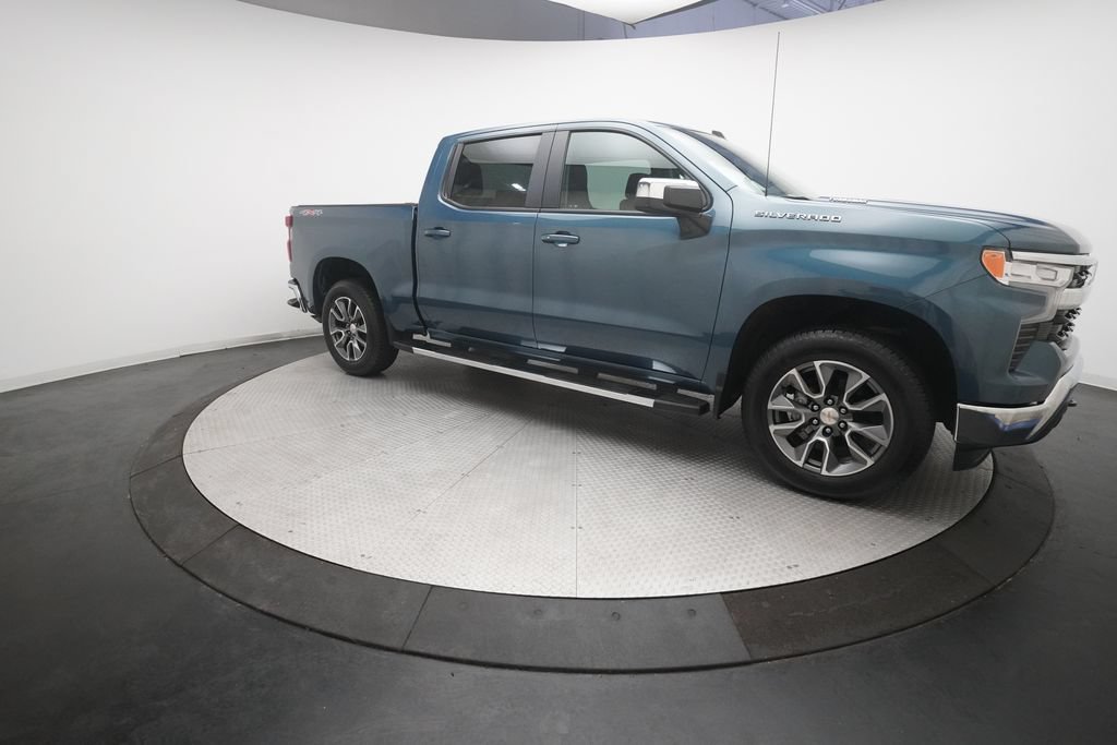 Used 2024 Chevrolet Silverado 1500 LT AWD/4WD image 10