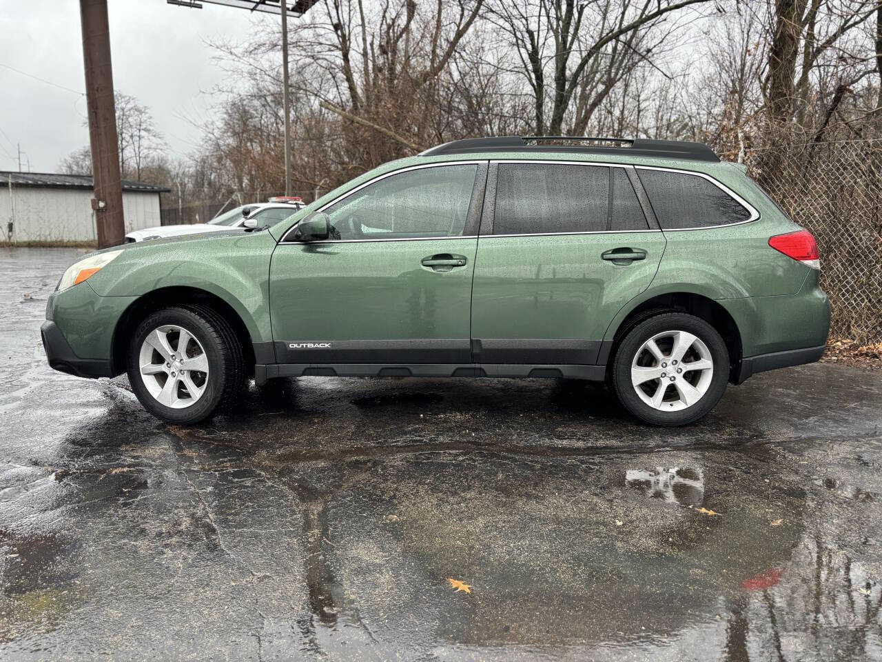 Used 2013 Subaru Outback 2.5i Limited image 2