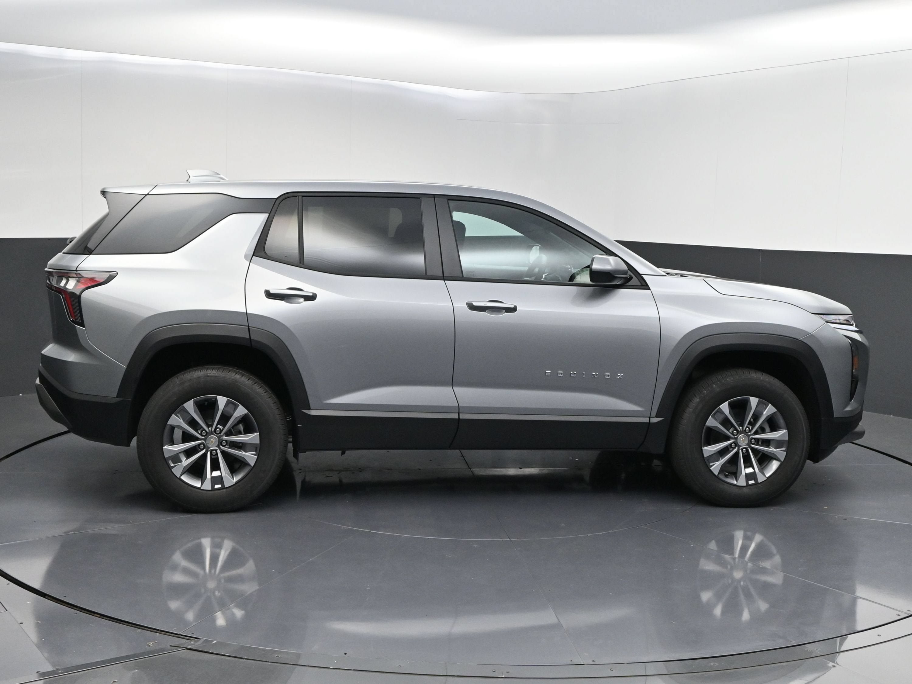 New 2027 Chevrolet Equinox LT FWD image 9