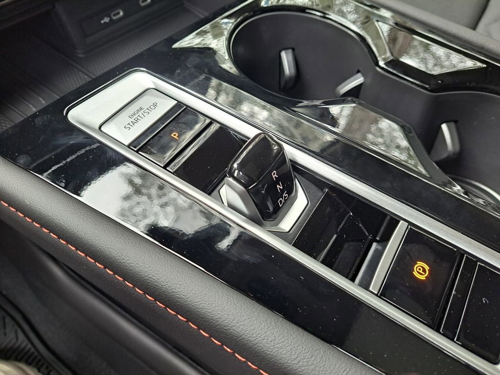 Used 2025 Volkswagen Atlas Peak Edition SE image 17