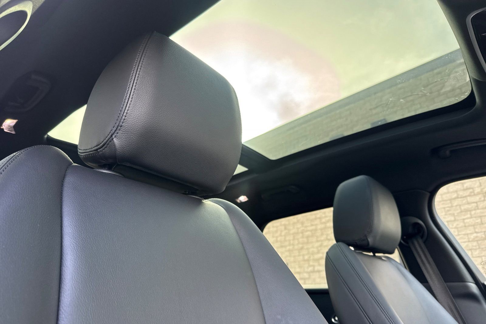 Used 2025 Land Rover Range Rover Velar Dynamic SE image 18