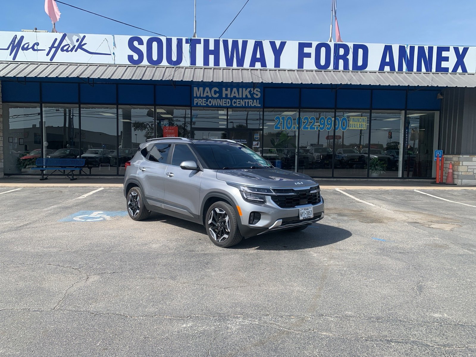 Used 2024 Kia Seltos SX w/ SX Sunroof Package image 1