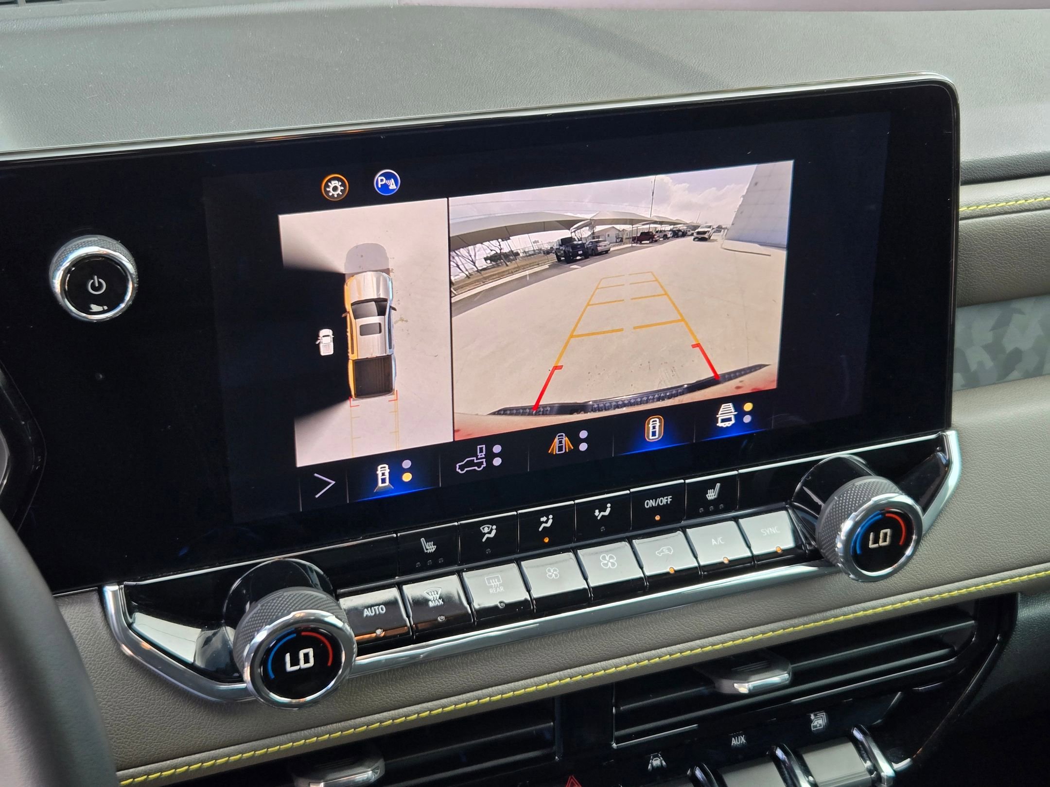 Certified 2024 Chevrolet Colorado ZR2 w/ Technology Package image 18